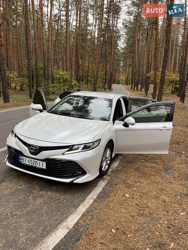 Седан Toyota Camry 2018 в Валках