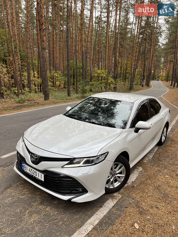 Седан Toyota Camry 2018 в Валках