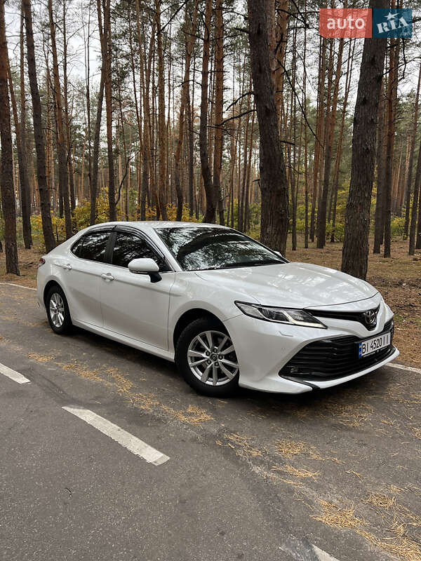 Седан Toyota Camry 2018 в Валках