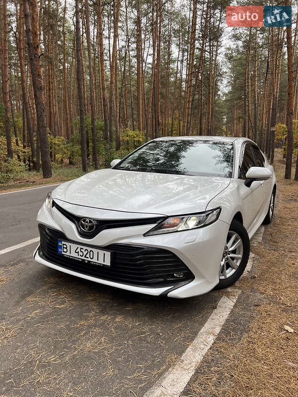 Седан Toyota Camry 2018 в Валках