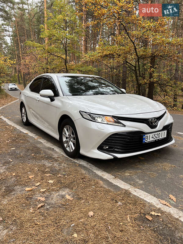 Седан Toyota Camry 2018 в Валках
