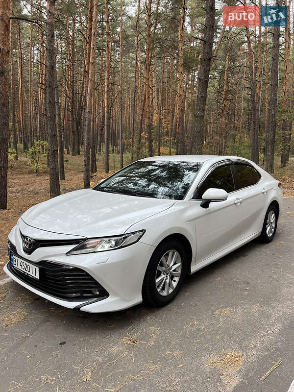 Седан Toyota Camry 2018 в Валках