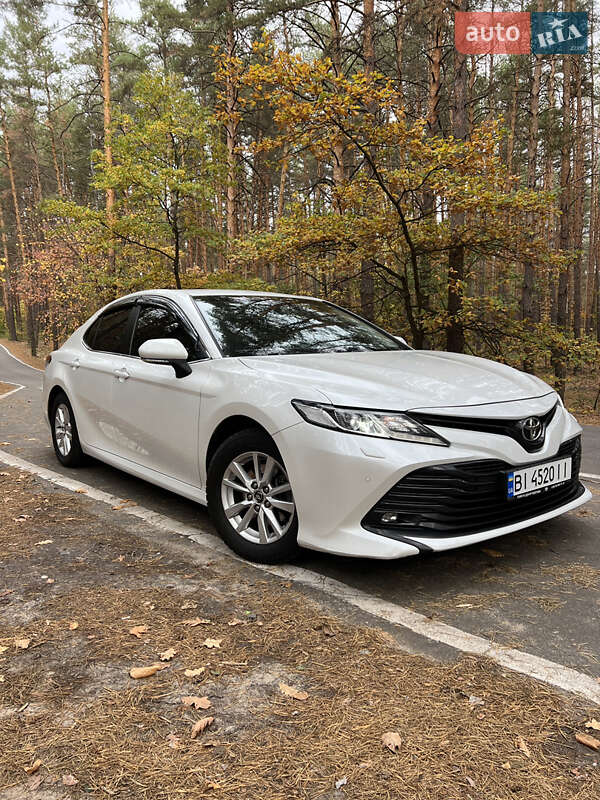 Седан Toyota Camry 2018 в Валках