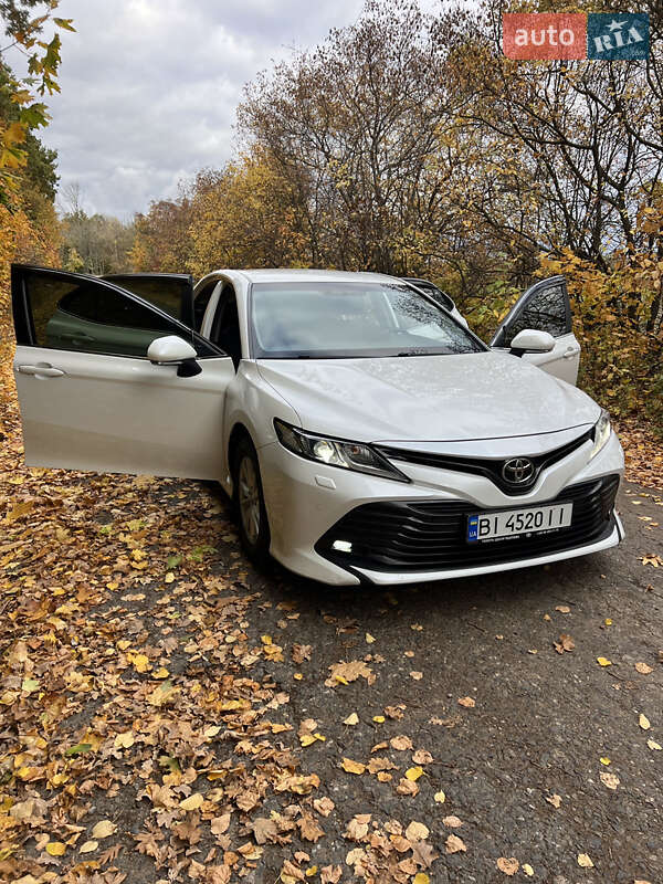 Седан Toyota Camry 2018 в Валках