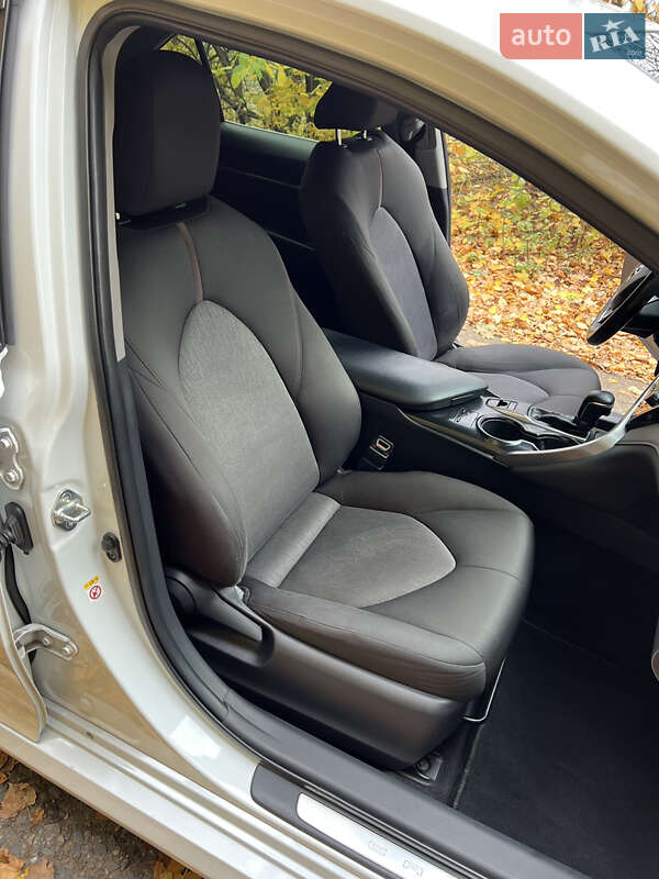 Седан Toyota Camry 2018 в Валках