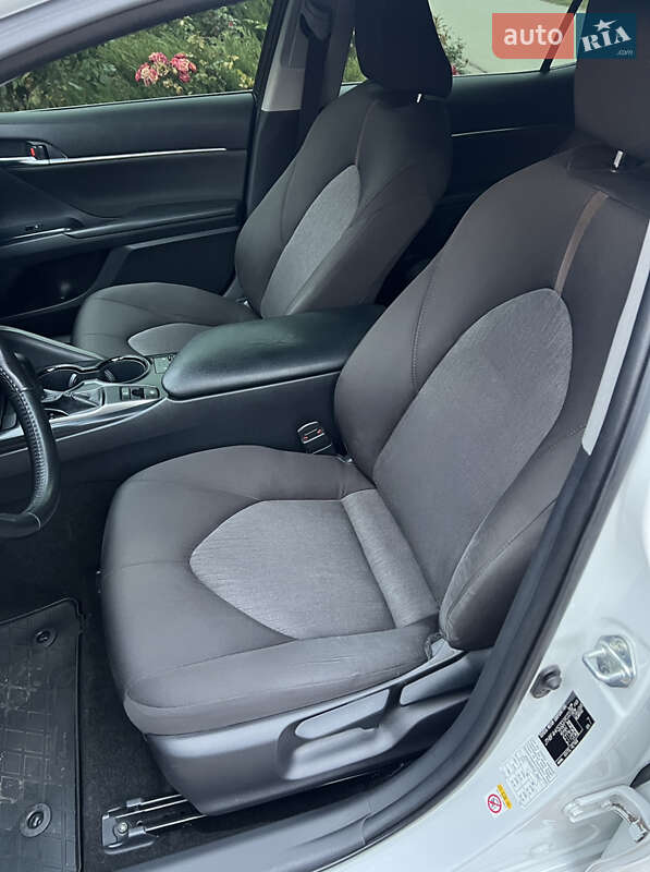 Седан Toyota Camry 2018 в Валках