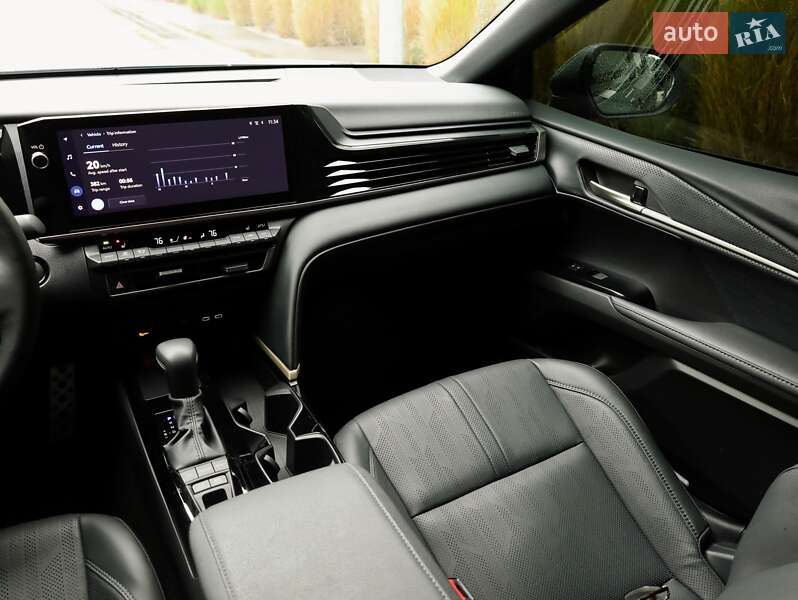 Седан Toyota Camry 2024 в Києві