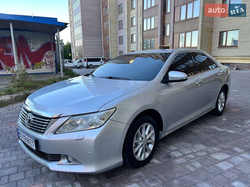 Седан Toyota Camry 2011 в Тернополе