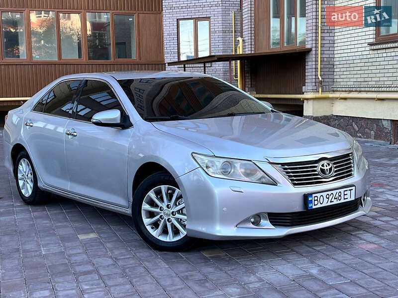 Седан Toyota Camry 2011 в Тернополе