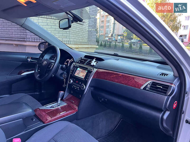 Седан Toyota Camry 2011 в Тернополе