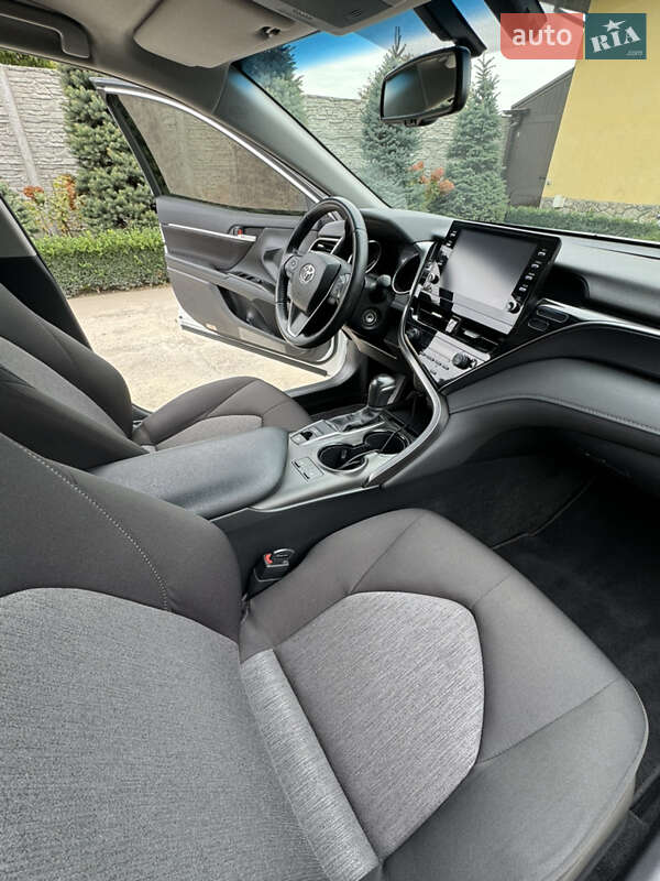 Седан Toyota Camry 2023 в Днепре