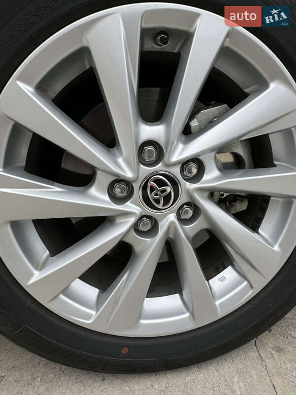 Седан Toyota Camry 2023 в Днепре