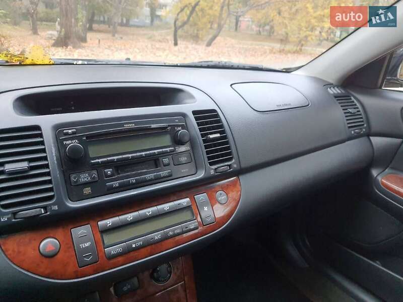 Седан Toyota Camry 2005 в Дніпрі