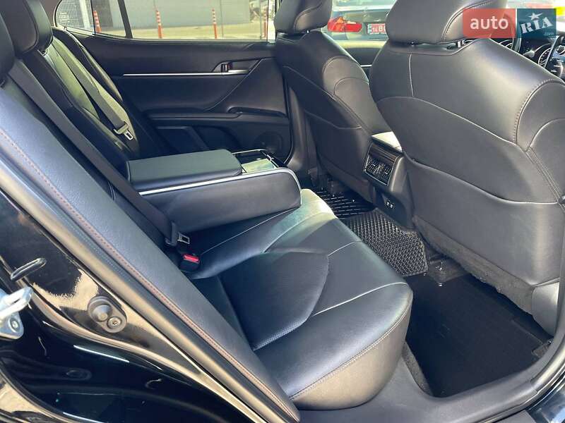 Седан Toyota Camry 2019 в Одесі