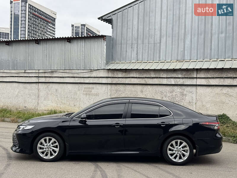 Седан Toyota Camry 2023 в Киеве