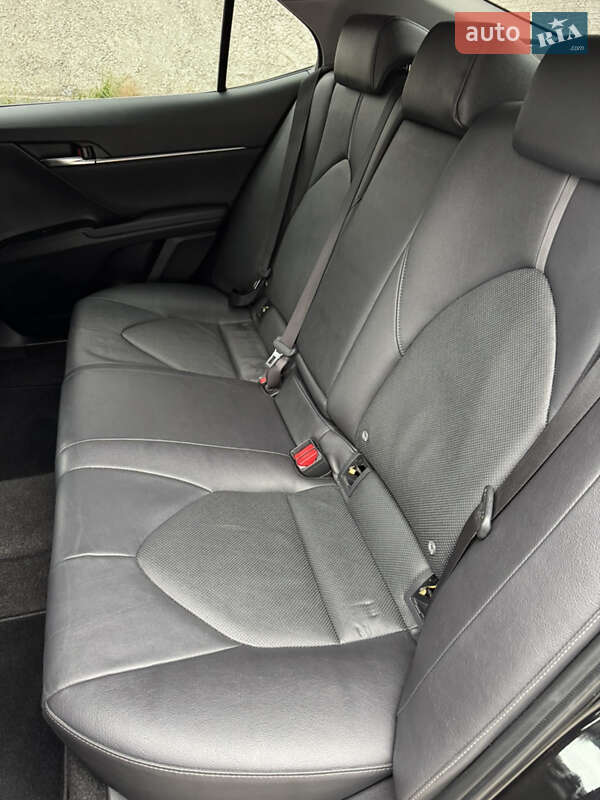 Седан Toyota Camry 2023 в Киеве
