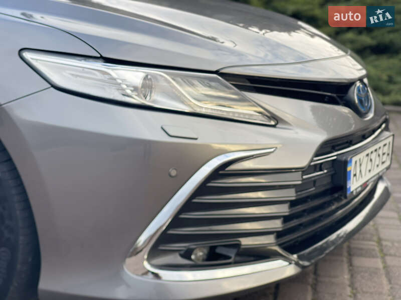 Седан Toyota Camry 2023 в Рівному