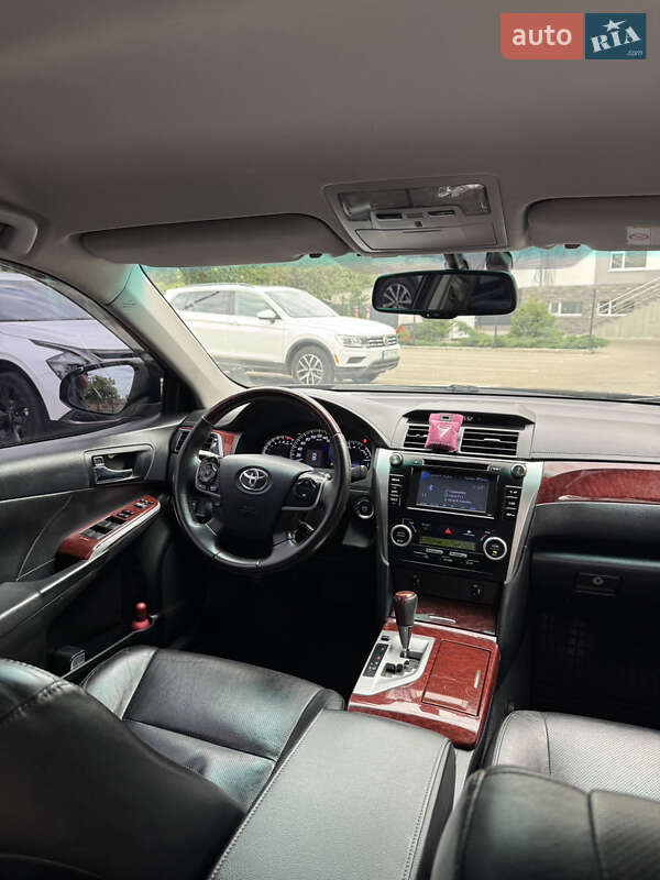 Седан Toyota Camry 2012 в Киеве