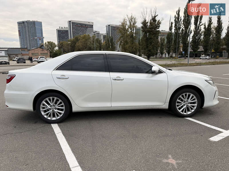 Седан Toyota Camry 2015 в Києві