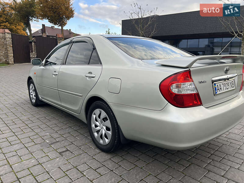 Седан Toyota Camry 2003 в Ровно