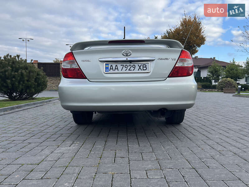 Седан Toyota Camry 2003 в Ровно