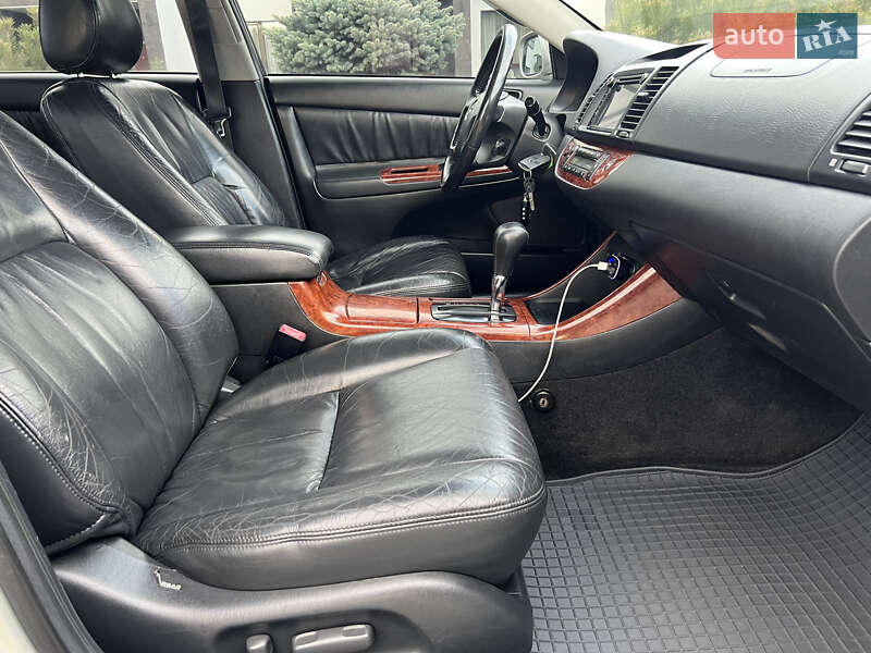 Седан Toyota Camry 2003 в Ровно