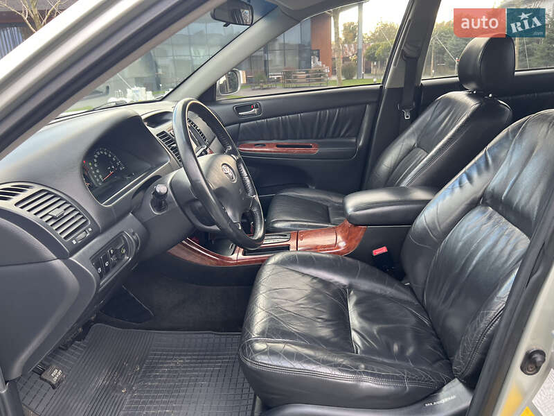 Седан Toyota Camry 2003 в Ровно