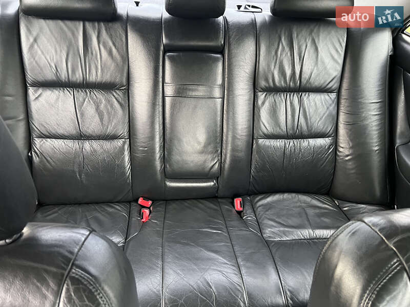 Седан Toyota Camry 2003 в Ровно