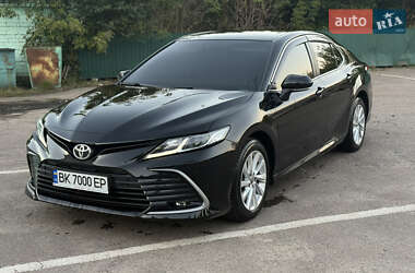 Седан Toyota Camry 2021 в Дубно