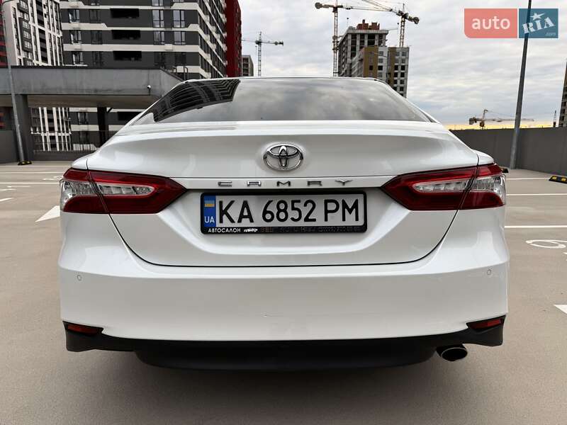 Седан Toyota Camry 2018 в Києві