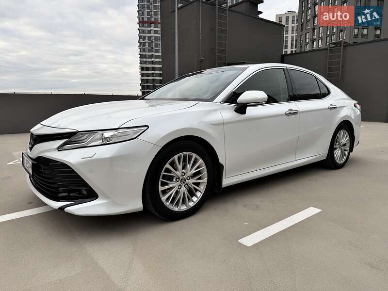 Седан Toyota Camry 2018 в Києві
