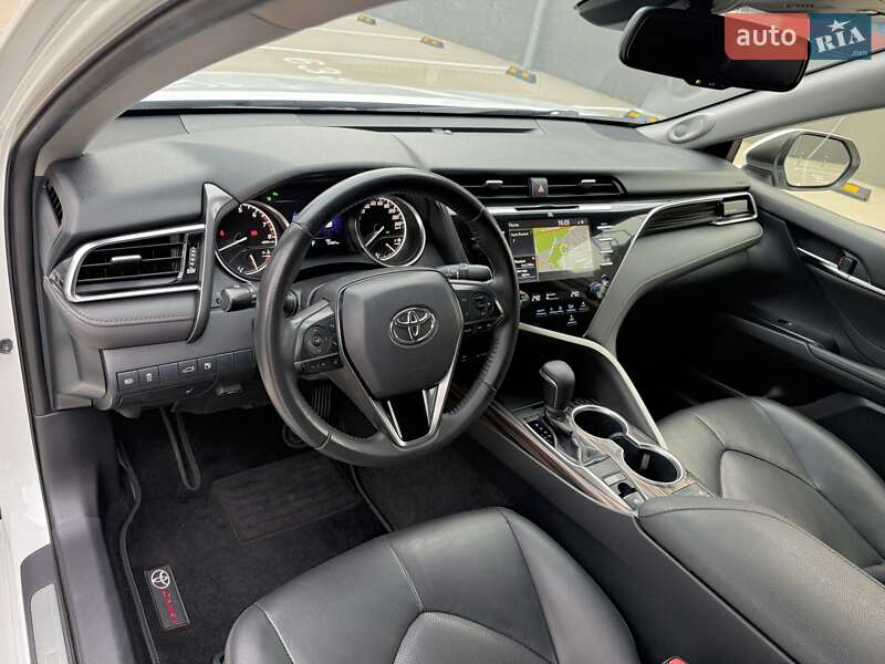 Седан Toyota Camry 2018 в Києві