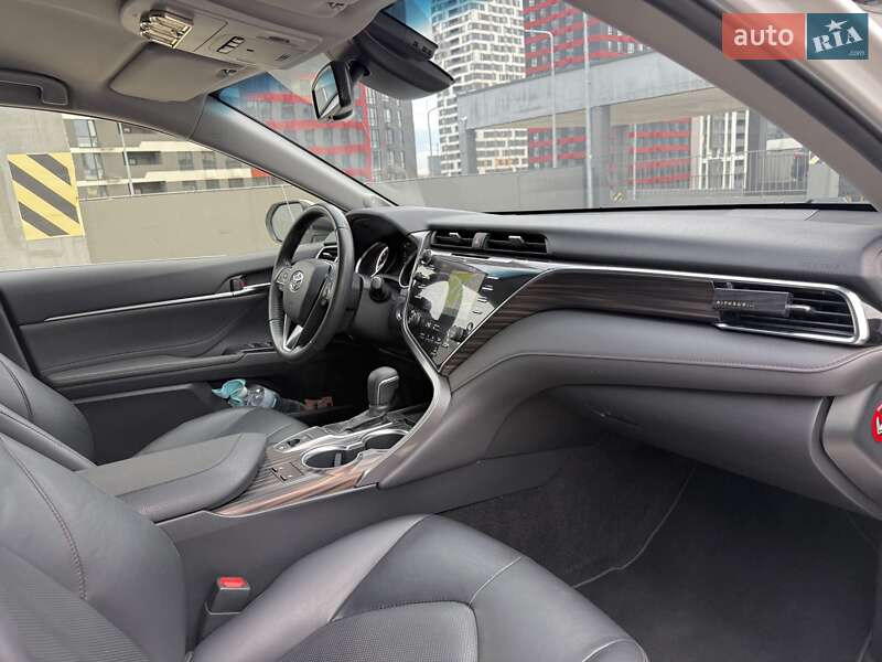 Седан Toyota Camry 2018 в Києві