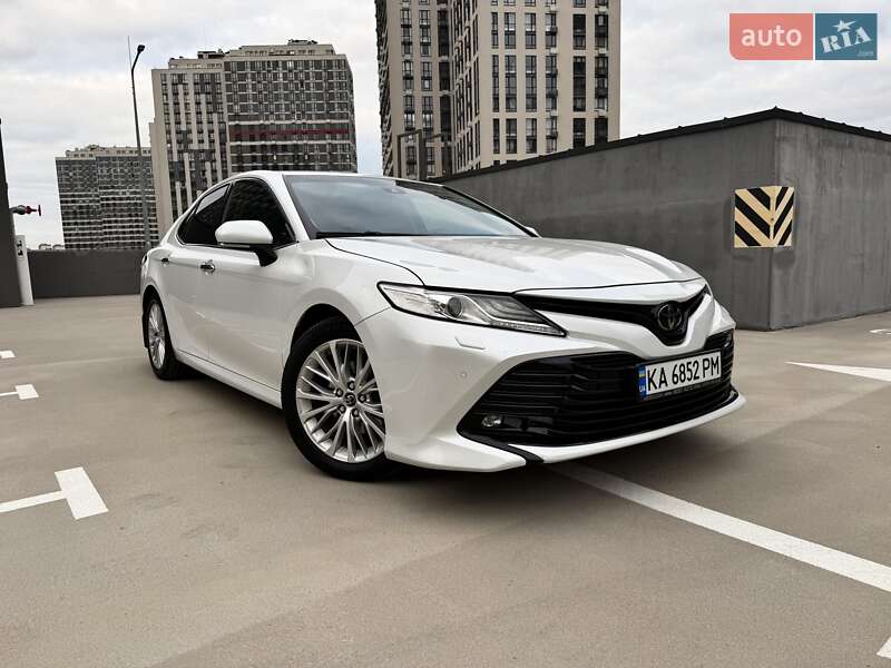 Седан Toyota Camry 2018 в 