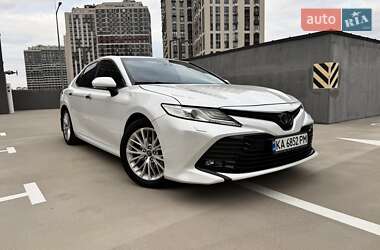 Седан Toyota Camry 2018 в 