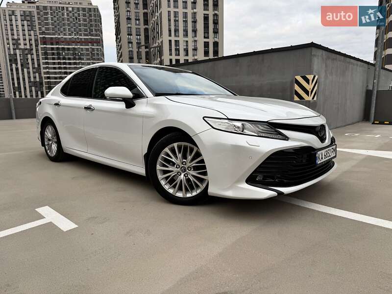 Седан Toyota Camry 2018 в Києві