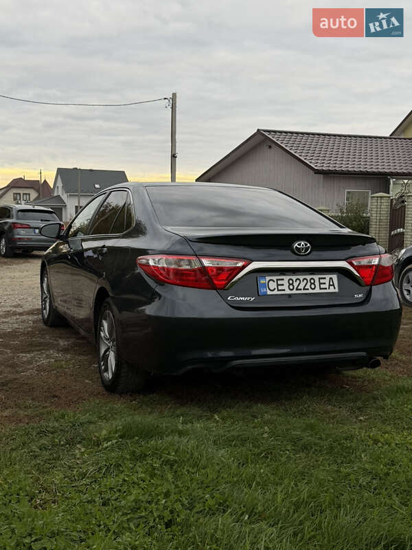 Седан Toyota Camry 2017 в Чернівцях