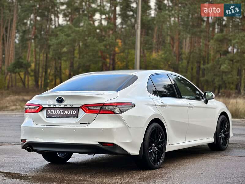 Седан Toyota Camry 2021 в Киеве