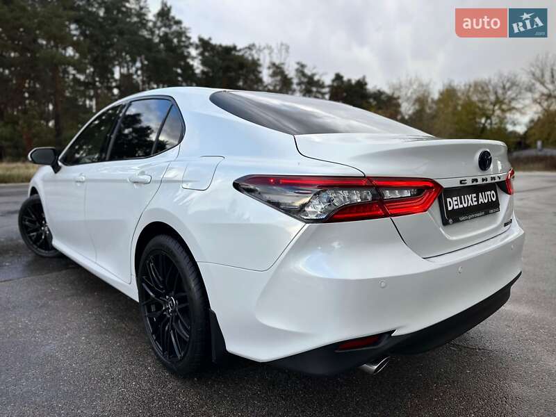 Седан Toyota Camry 2021 в Киеве