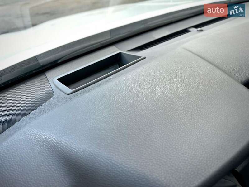 Седан Toyota Camry 2021 в Киеве