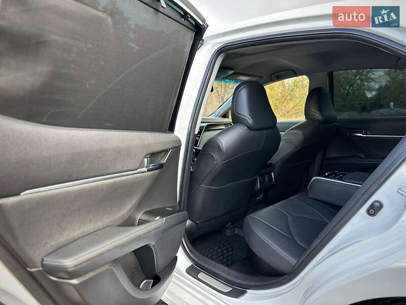 Седан Toyota Camry 2021 в Киеве