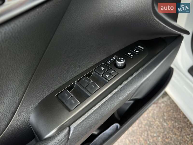 Седан Toyota Camry 2021 в Киеве