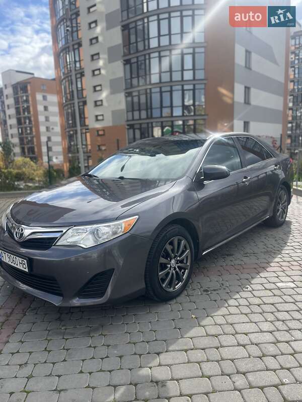 Седан Toyota Camry 2014 в Ивано-Франковске