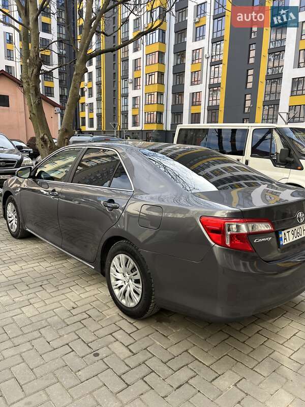 Седан Toyota Camry 2014 в Ивано-Франковске