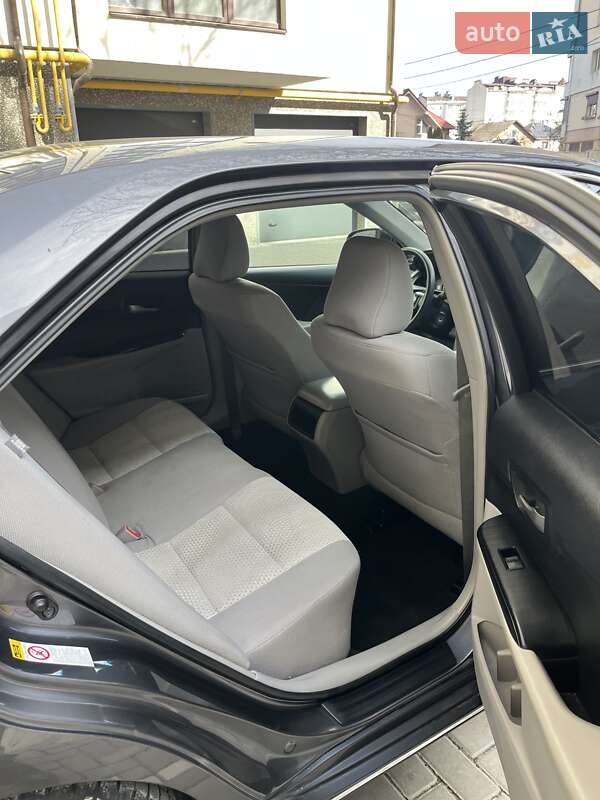 Седан Toyota Camry 2014 в Ивано-Франковске