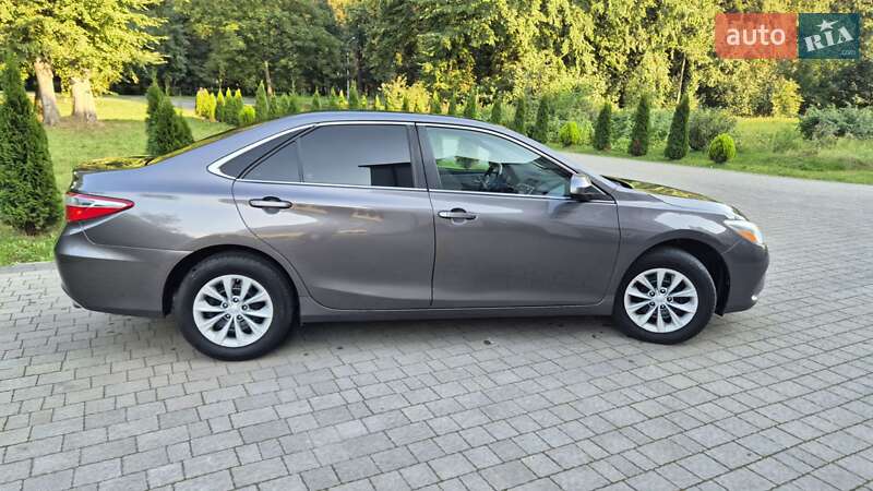 Седан Toyota Camry 2016 в Львові