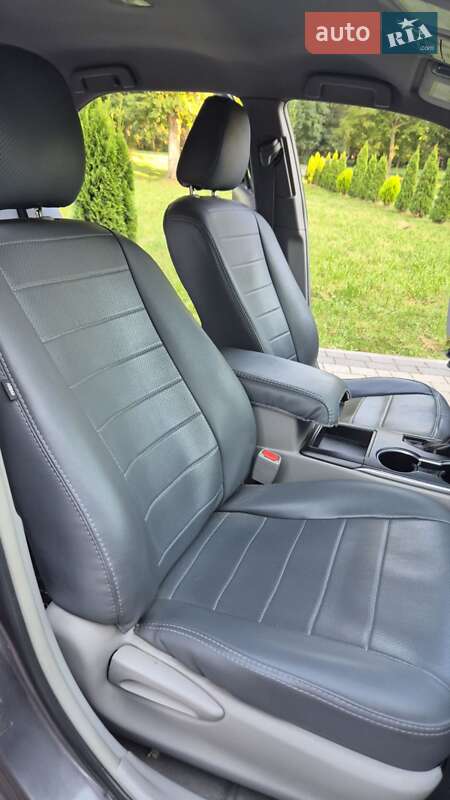 Седан Toyota Camry 2016 в Львові