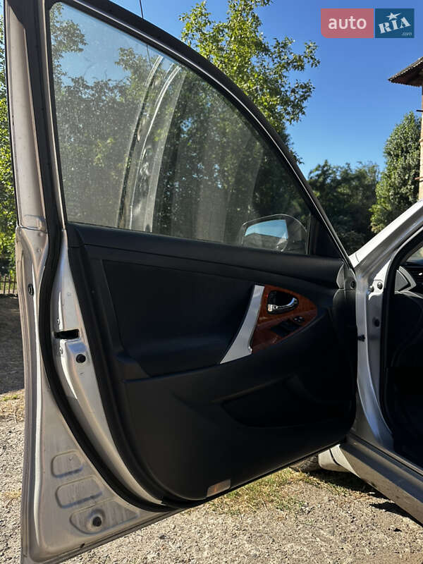 Седан Toyota Camry 2008 в Кривому Розі