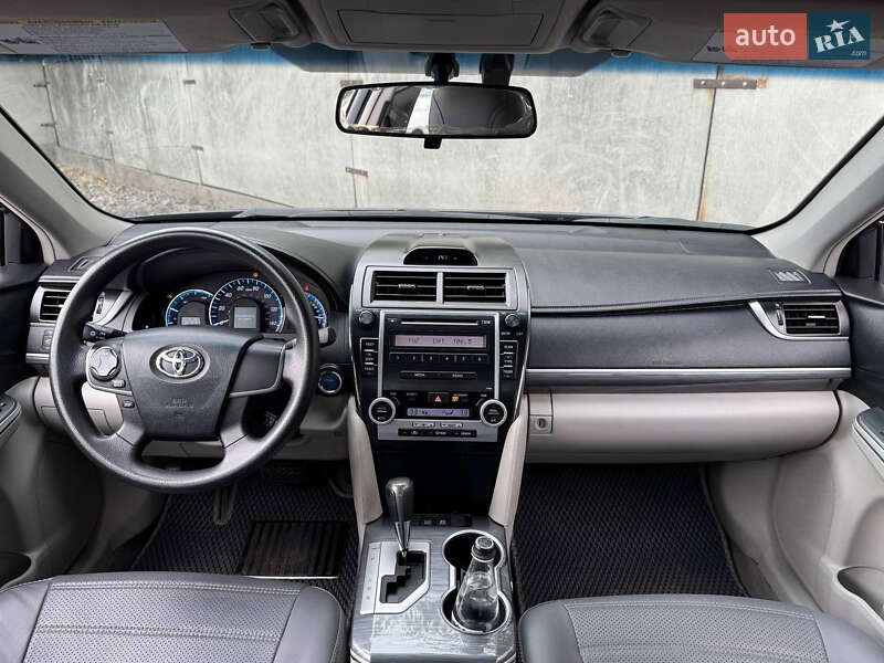 Седан Toyota Camry 2012 в Киеве