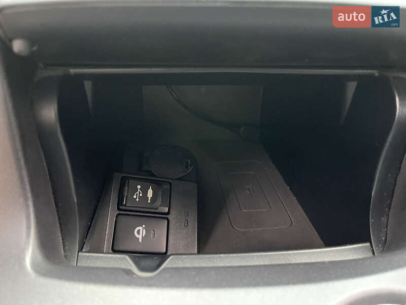 Седан Toyota Camry 2015 в Харькове